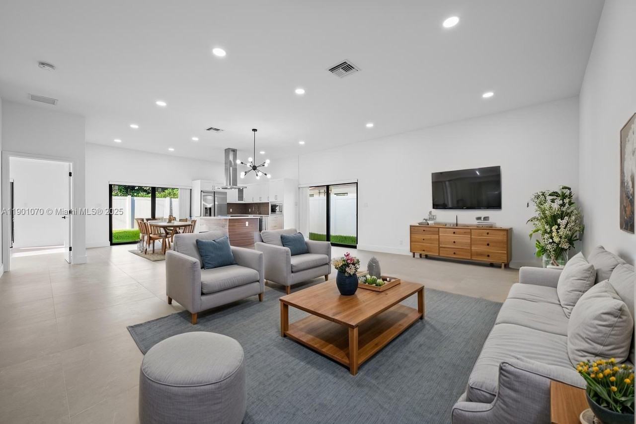 1041 West Lakewood Road - Photo 5 of 8