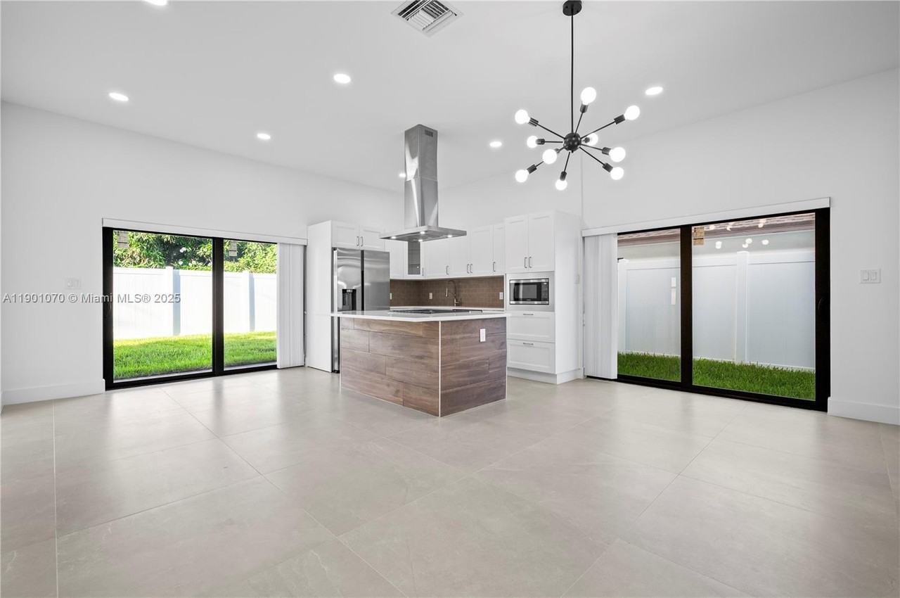 1041 West Lakewood Road - Photo 7 of 8