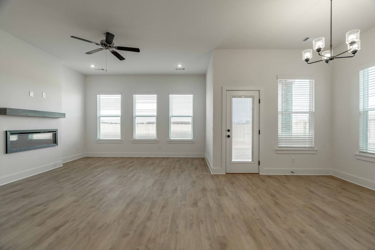 1010 Shine Place - Photo 6 of 29