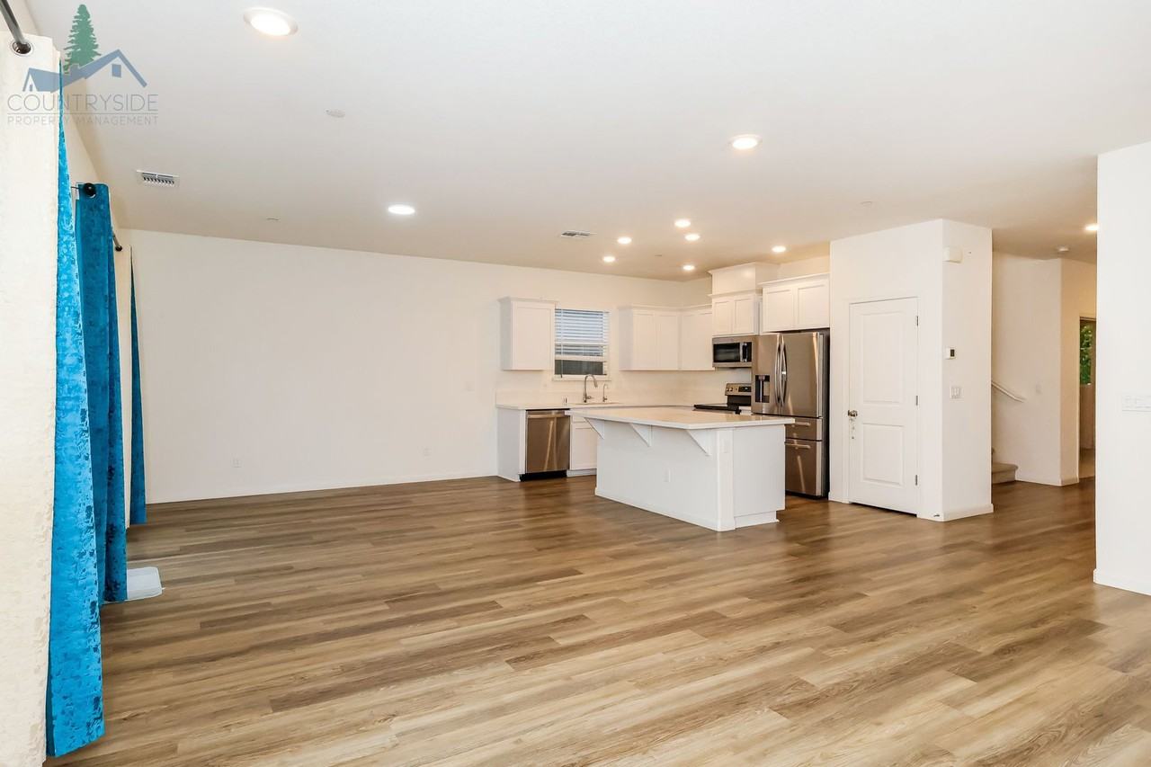 577 Bedfordshire Dr - Photo 2 of 28