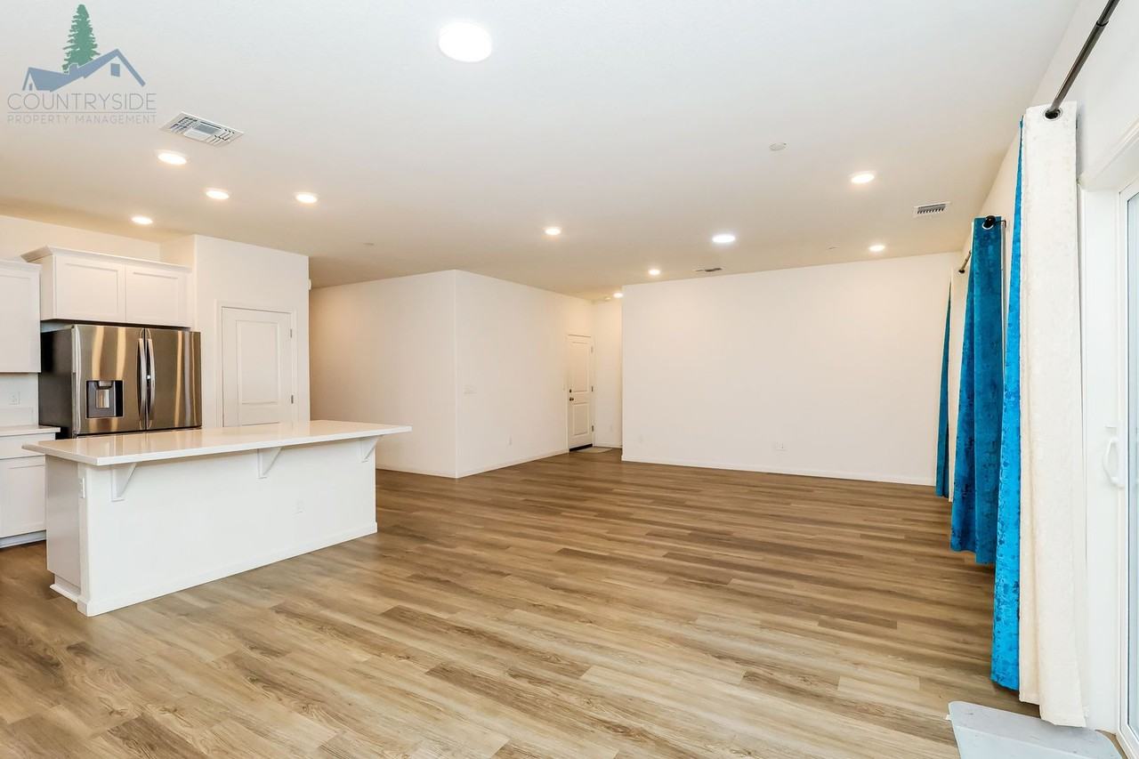 577 Bedfordshire Dr - Photo 3 of 28