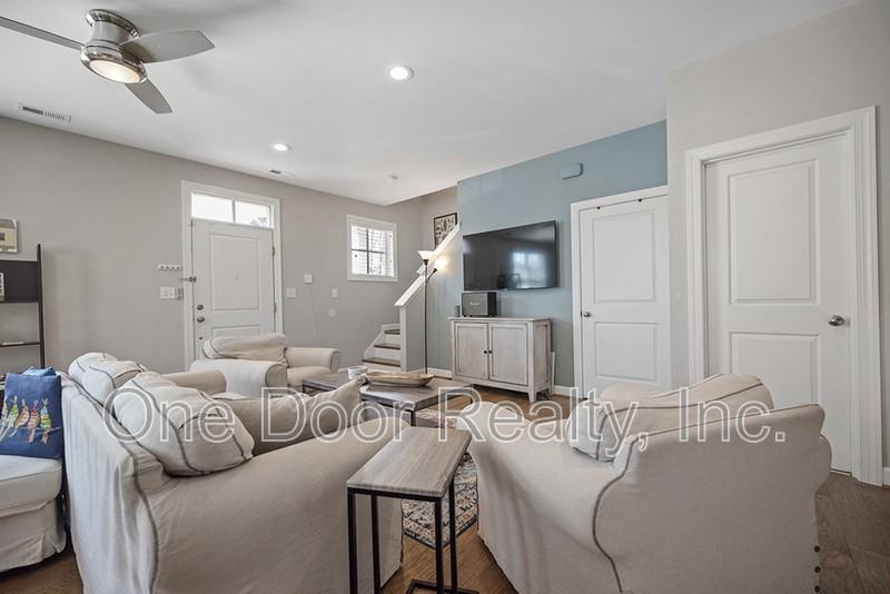 805 Lafayette Street - Photo 7 of 33