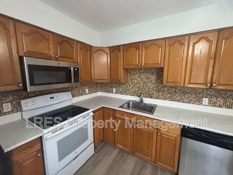 163 Clear Lake Cir - Photo 6 of 32