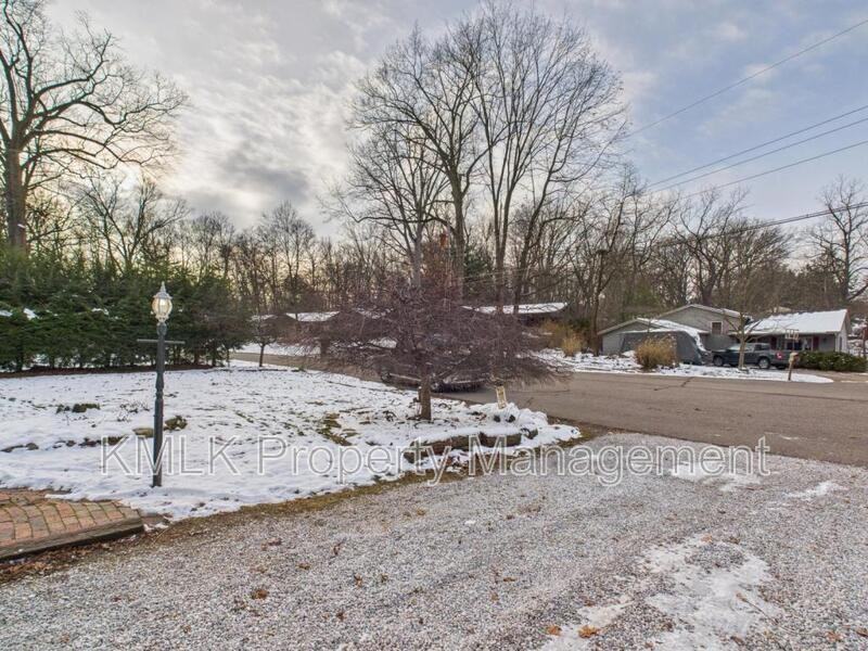 5743 Brookwood Dr - Photo 4 of 50