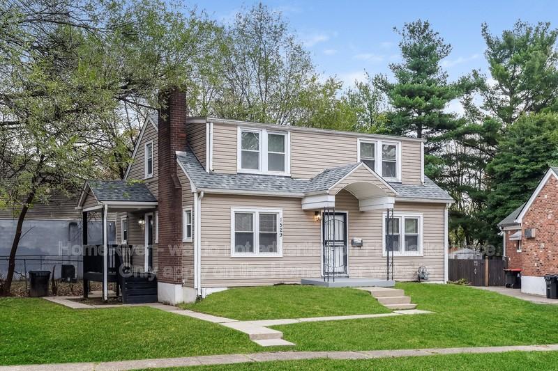 1529 Larchmont Ave - Photo 2 of 19