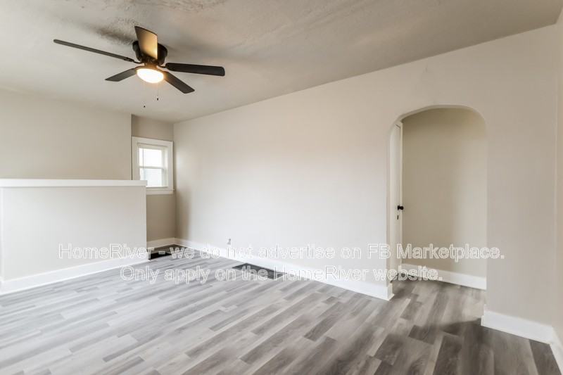 1529 Larchmont Ave - Photo 4 of 19