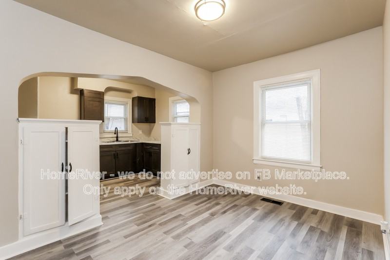 1529 Larchmont Ave - Photo 5 of 19