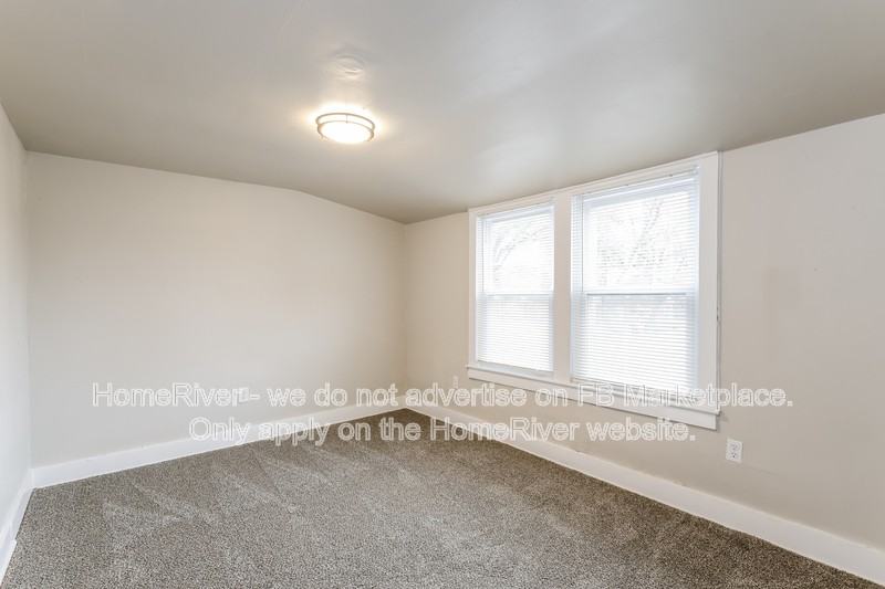 1529 Larchmont Ave - Photo 7 of 19