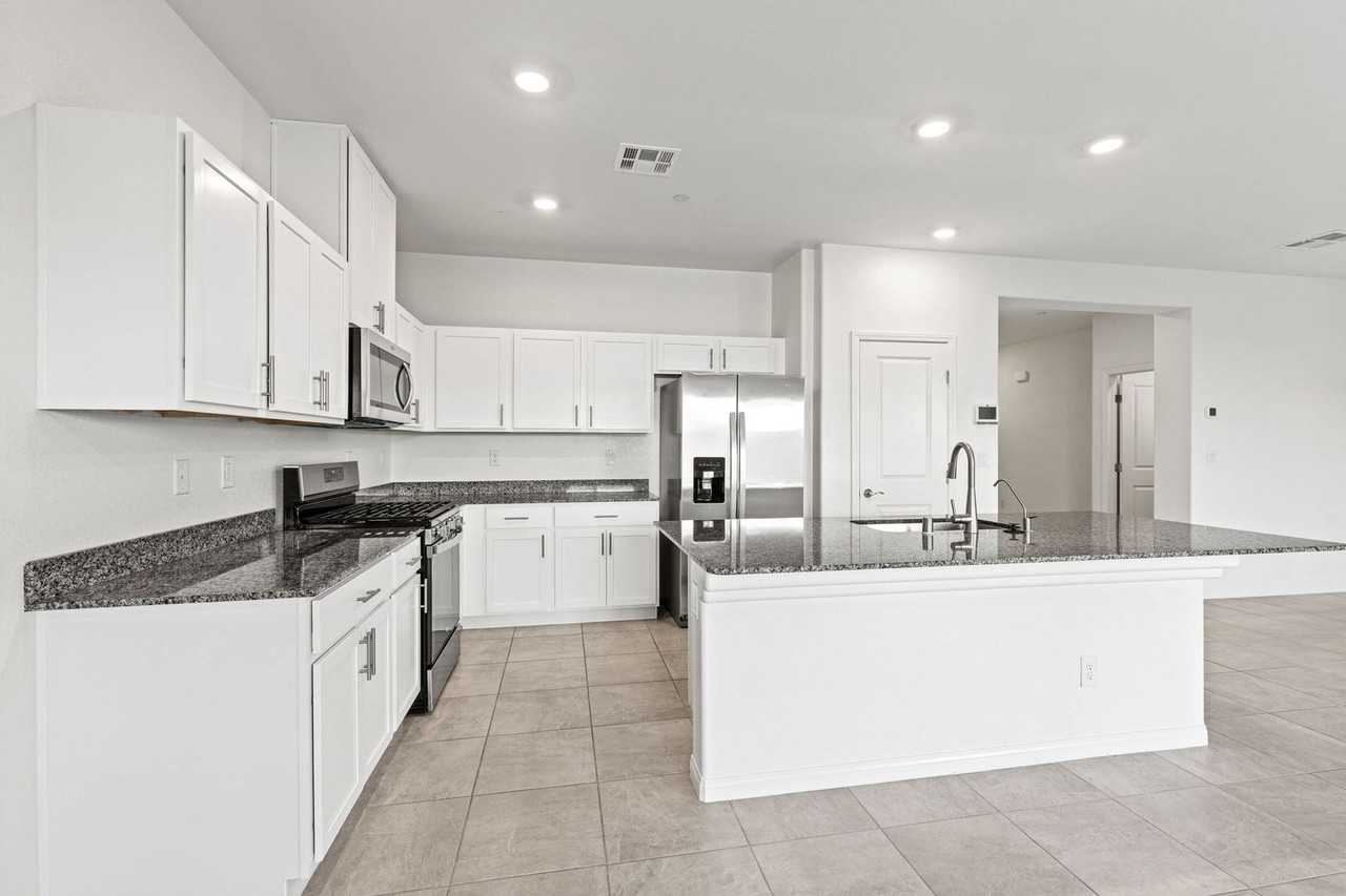 4454 Mahogany Hills Avenue - Photo 5 of 39