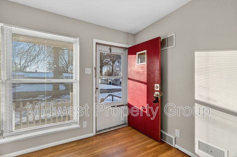 10406 Hobkirk Drive - Photo 5 of 31