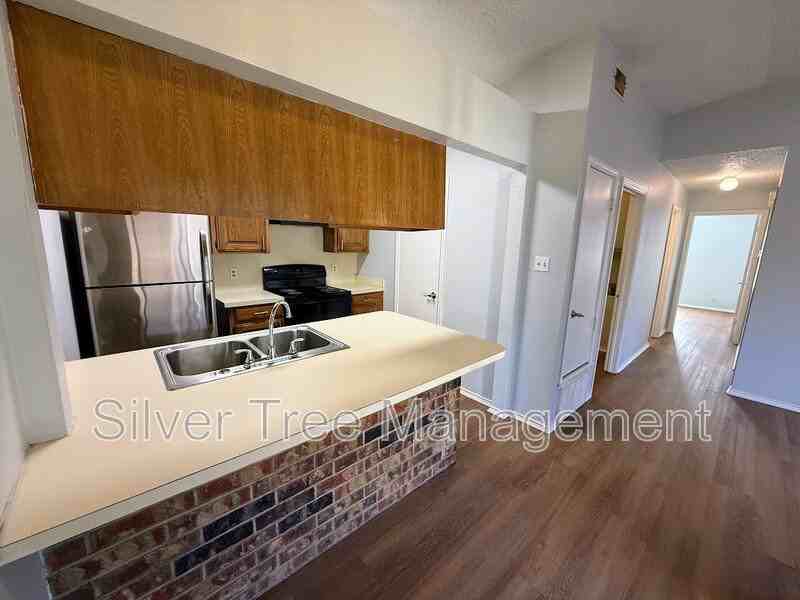 6847 S Creek Dr - Photo 6 of 28