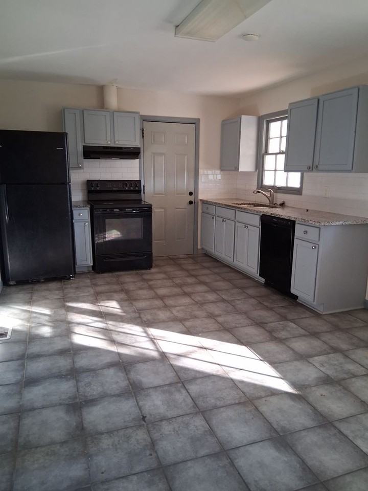 213 Rose Dr - Photo 3 of 9