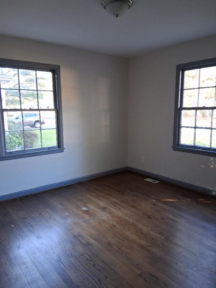 213 Rose Dr - Photo 6 of 9