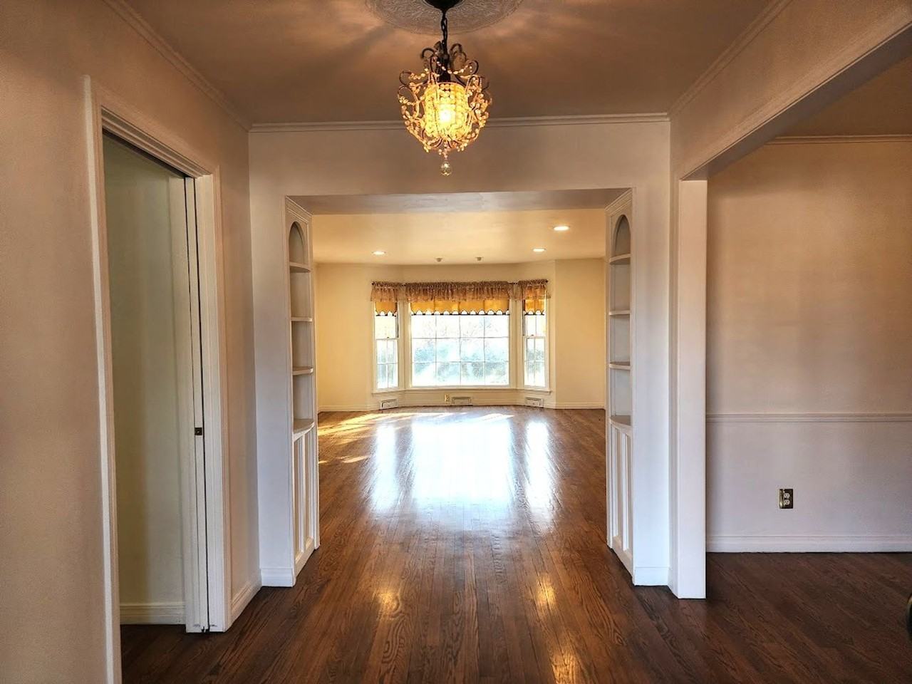 3118 Nw 68th St - Photo 4 of 50