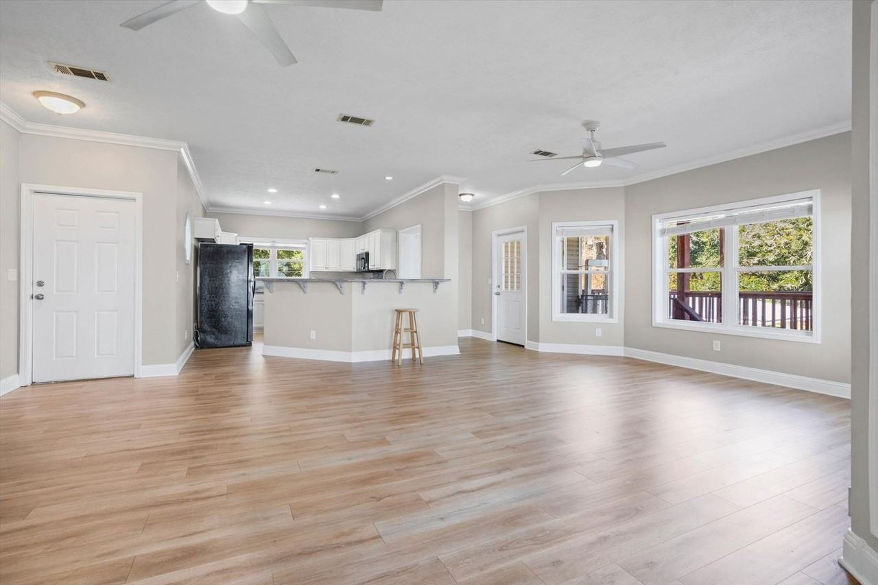 3917 Bay Front Rd - Photo 5 of 24