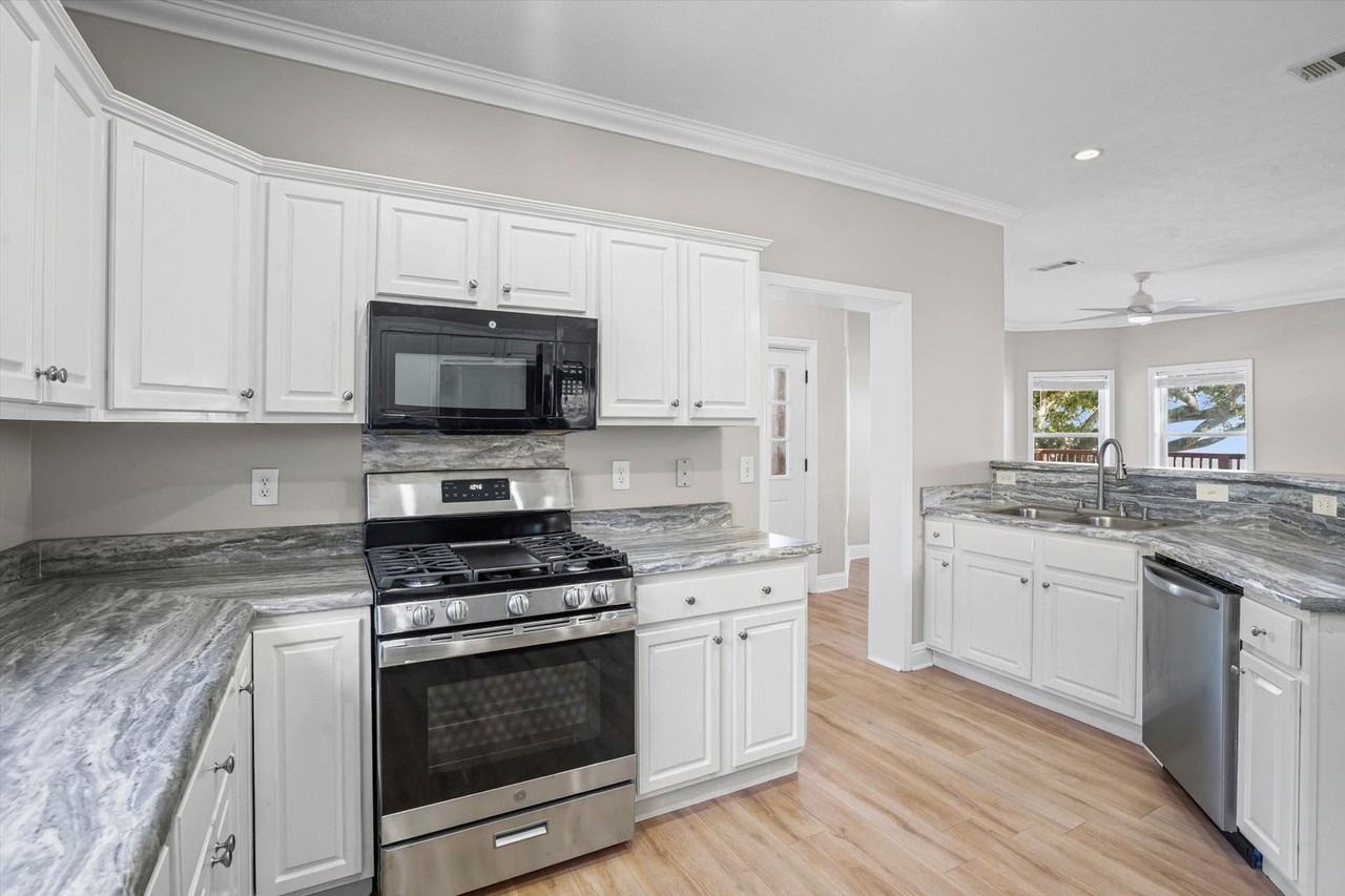 3917 Bay Front Rd - Photo 7 of 24