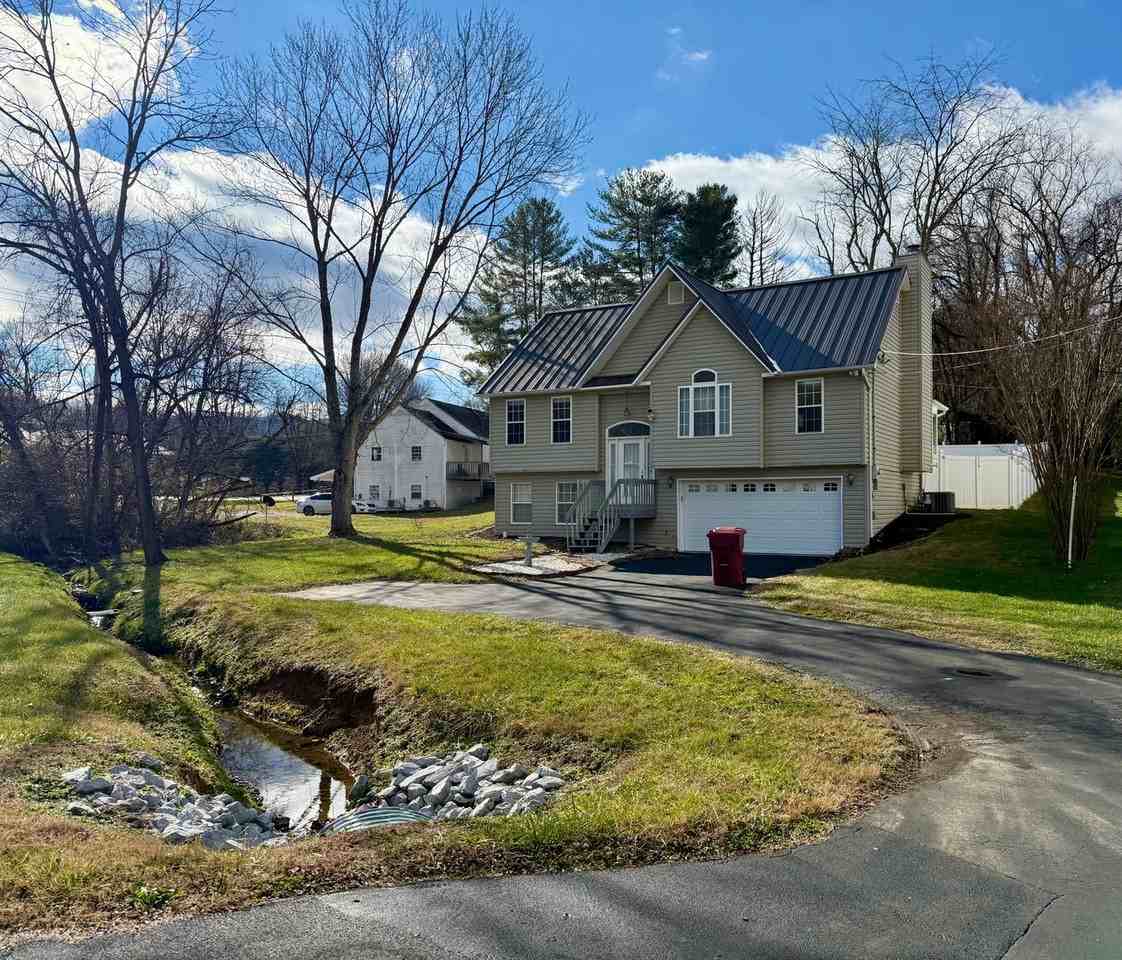 1718 Concord Street - Photo 2 of 20