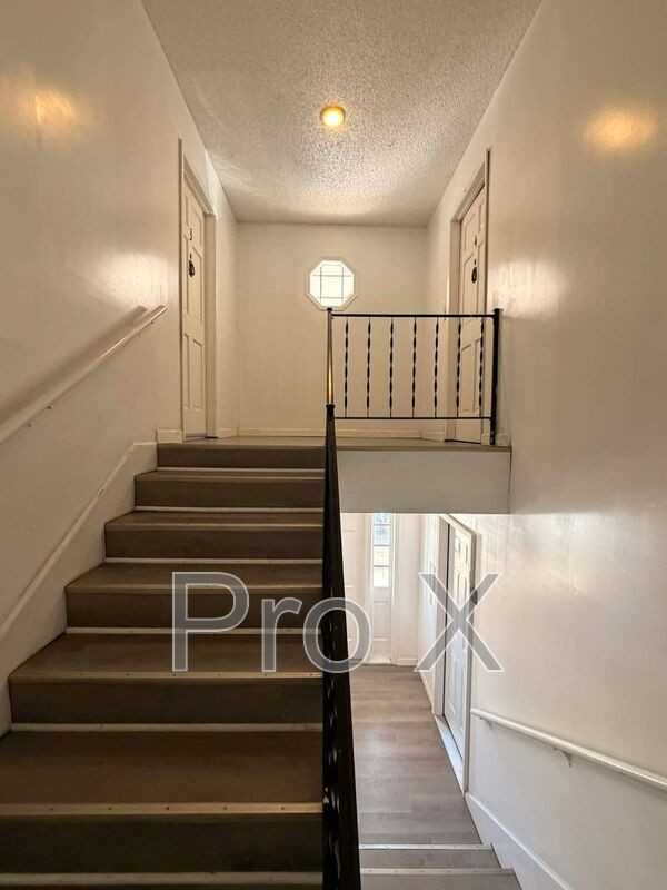 2027 S River St - Photo 2 of 13