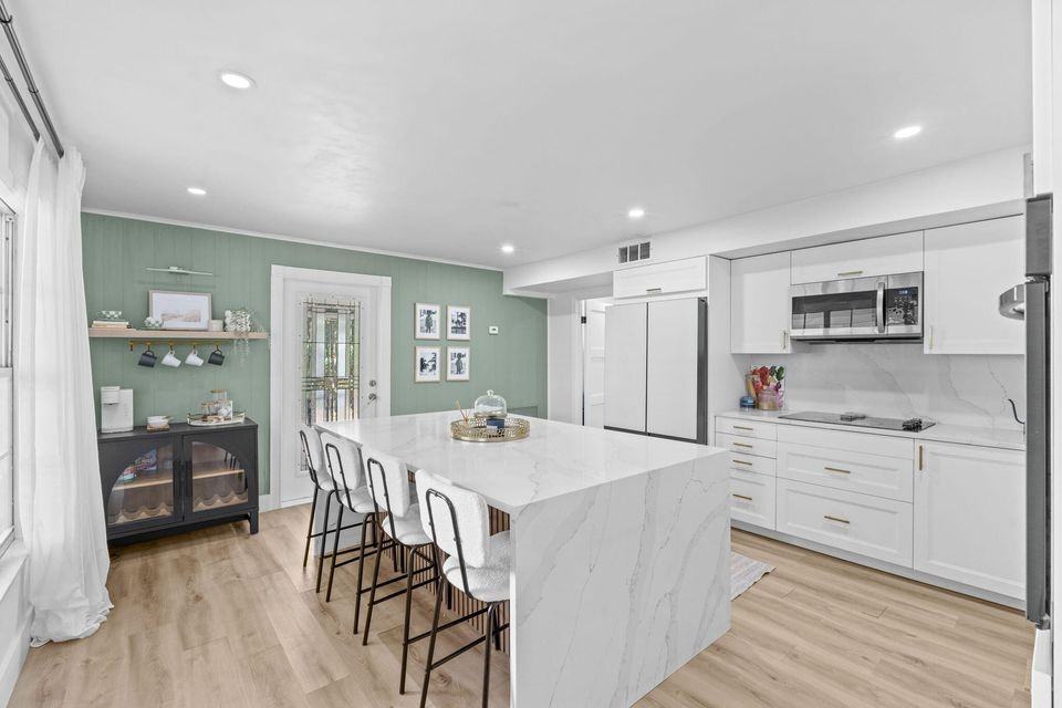 715 Kaye Street - Photo 3 of 8