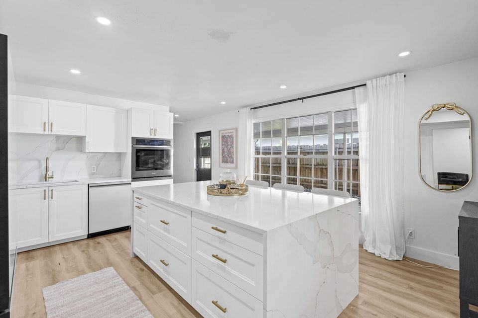 715 Kaye Street - Photo 4 of 8