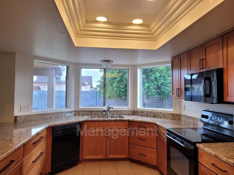 5407 E Catalina Ave - Photo 7 of 13