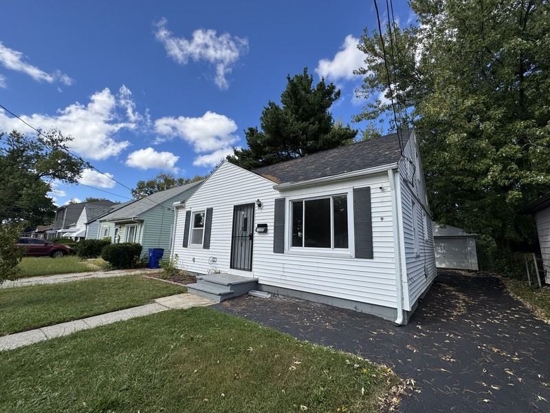 13506 Bennington Avenue - Photo 3 of 43