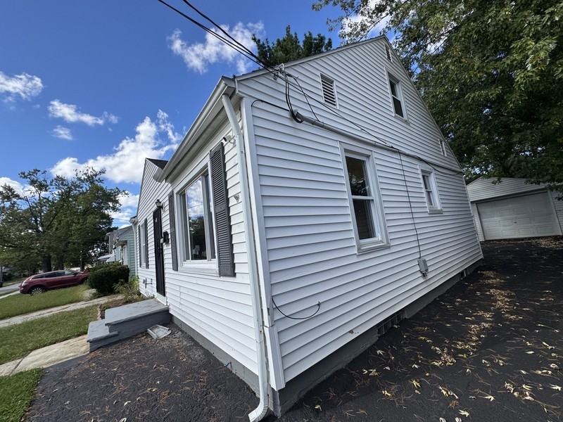 13506 Bennington Avenue - Photo 4 of 43