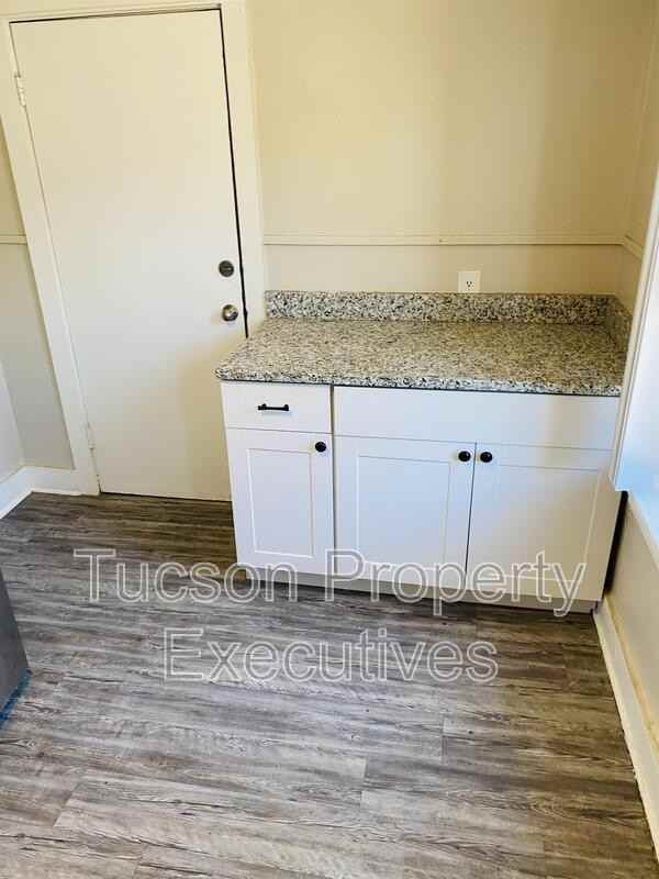 2632 N Stone Ave - Photo 5 of 23