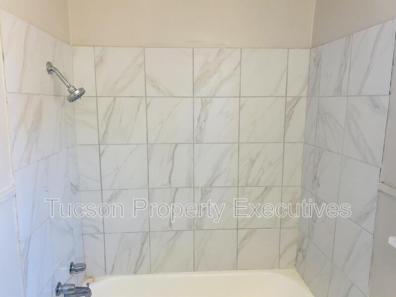 2632 N Stone Ave - Photo 7 of 23