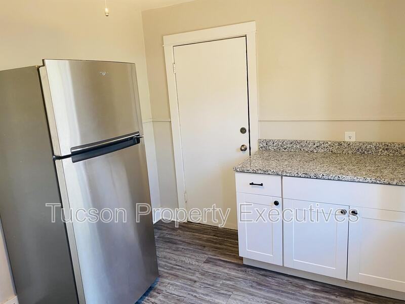 2632 N Stone Ave - Photo 4 of 23