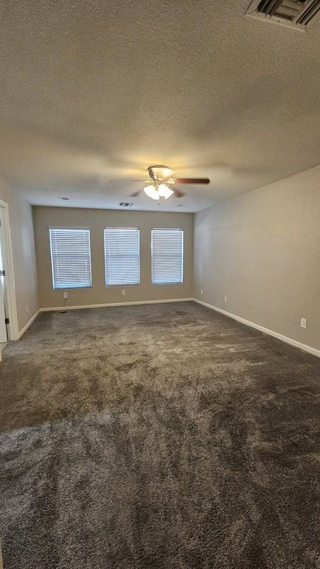 711 S Roca St - Photo 6 of 26