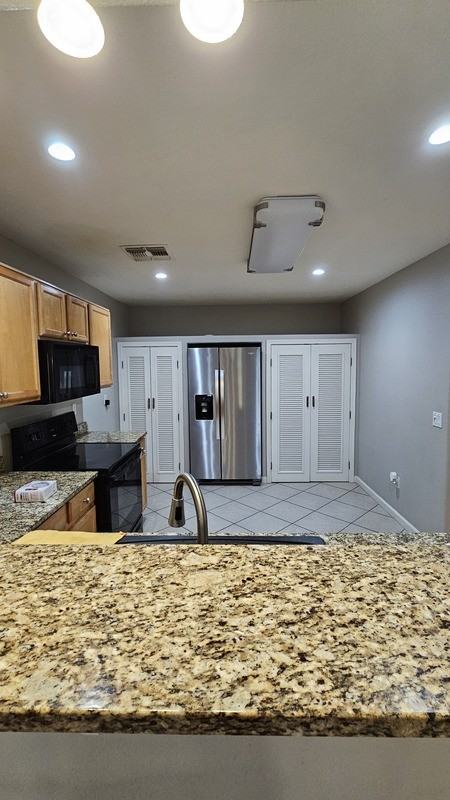 711 S Roca St - Photo 7 of 26