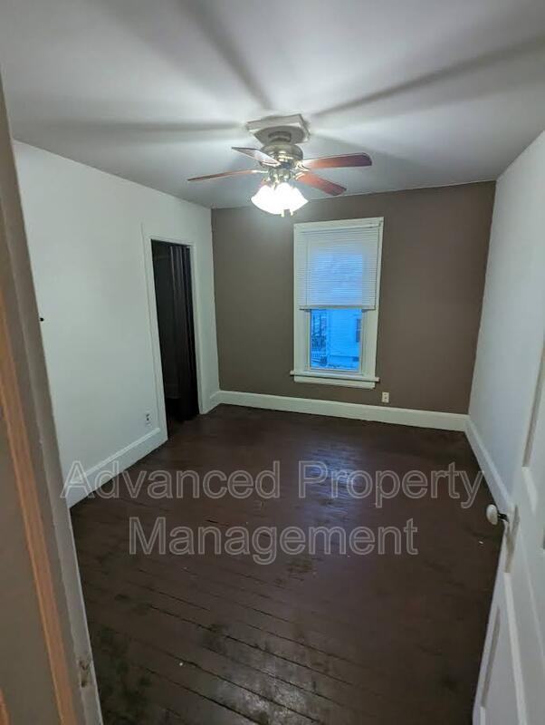 1024 Hagerer St - Photo 3 of 10