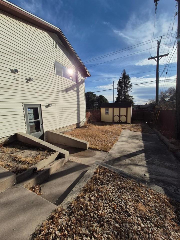 1004 Wynkoop Dr - Photo 3 of 31