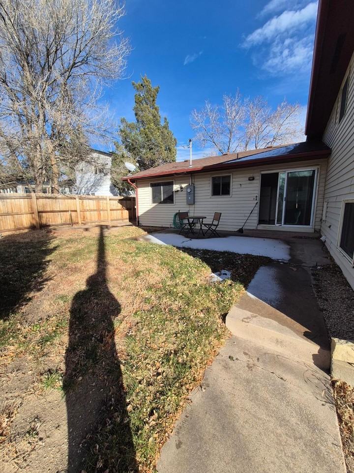 1004 Wynkoop Dr - Photo 5 of 31