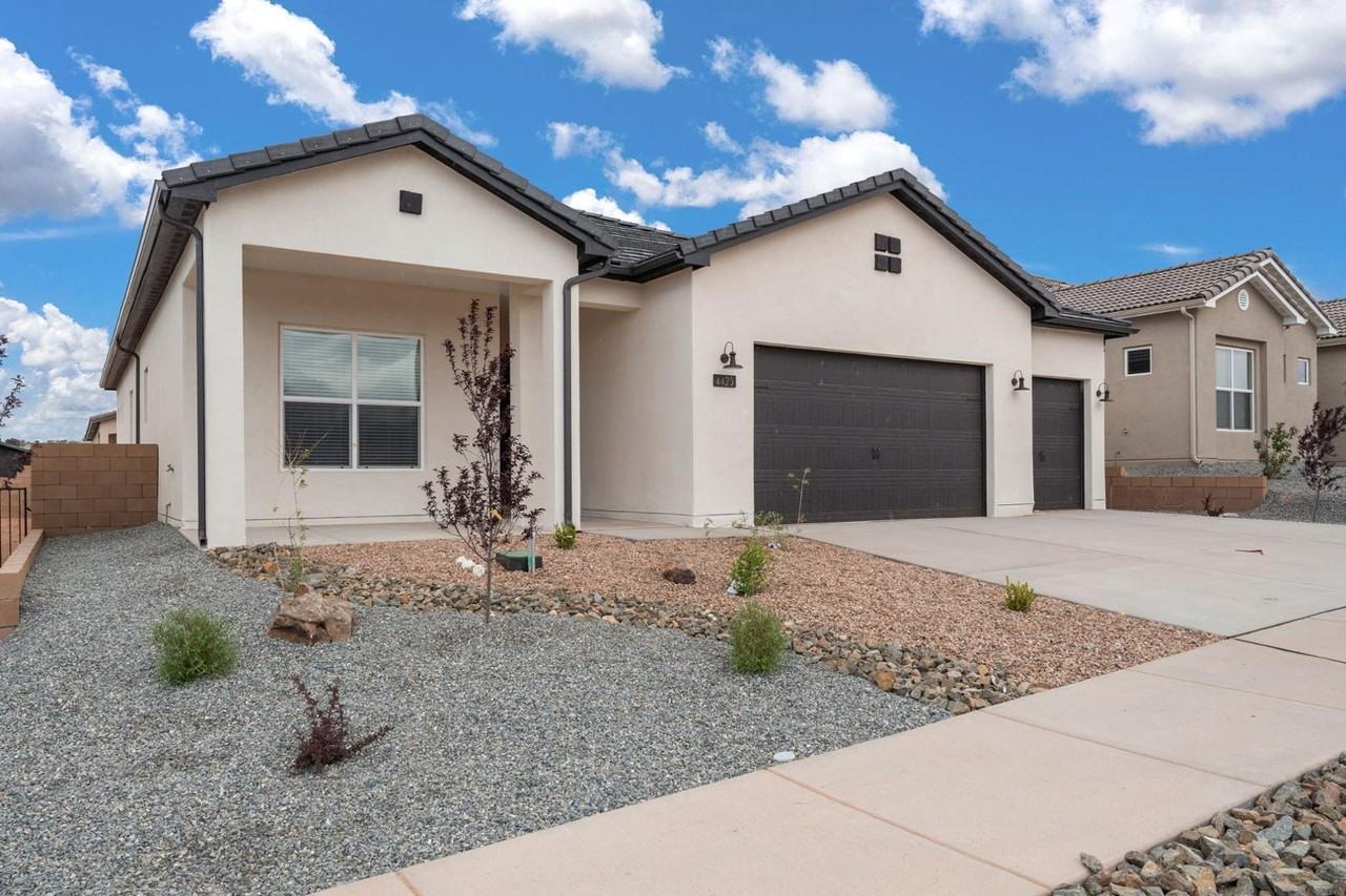 4425 George Loop Ne - Photo 3 of 29