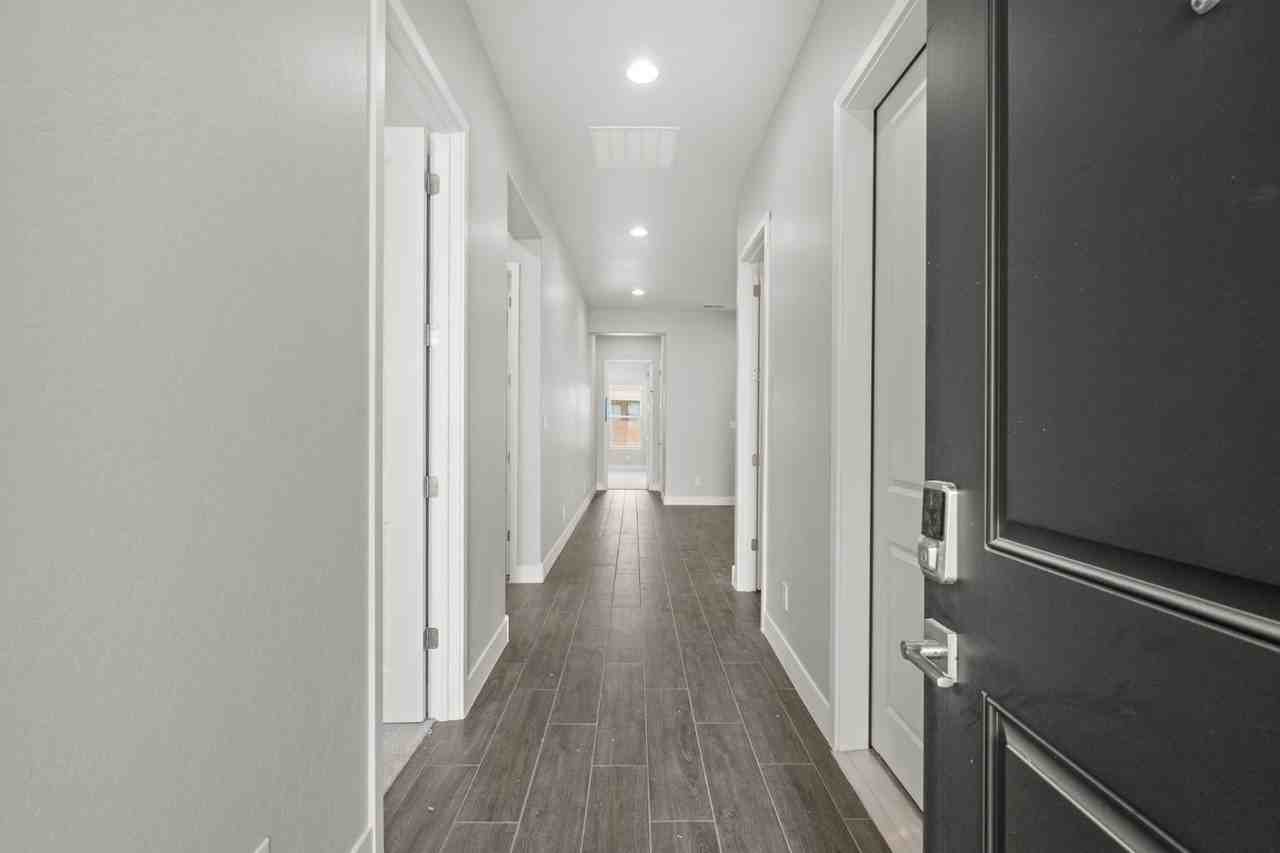 4425 George Loop Ne - Photo 4 of 29