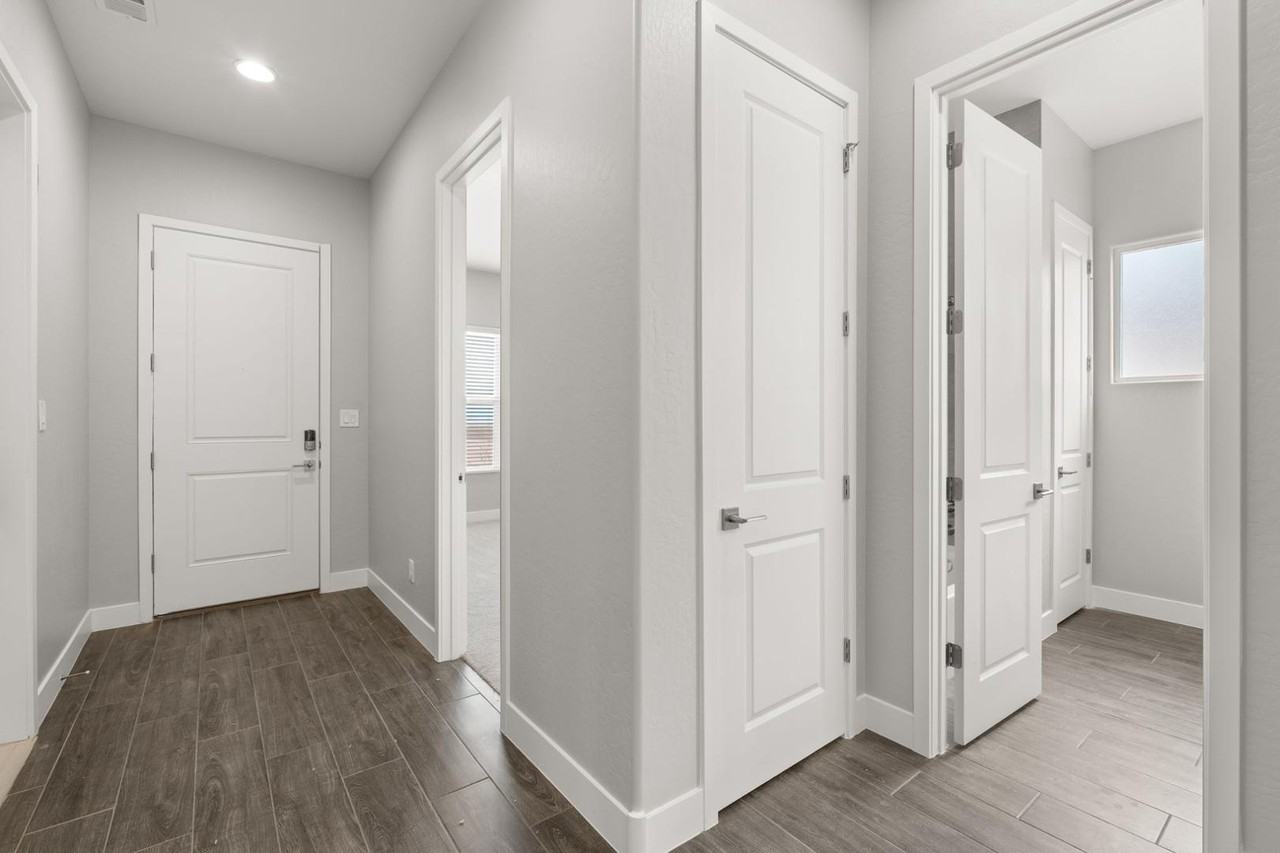 4425 George Loop Ne - Photo 5 of 29