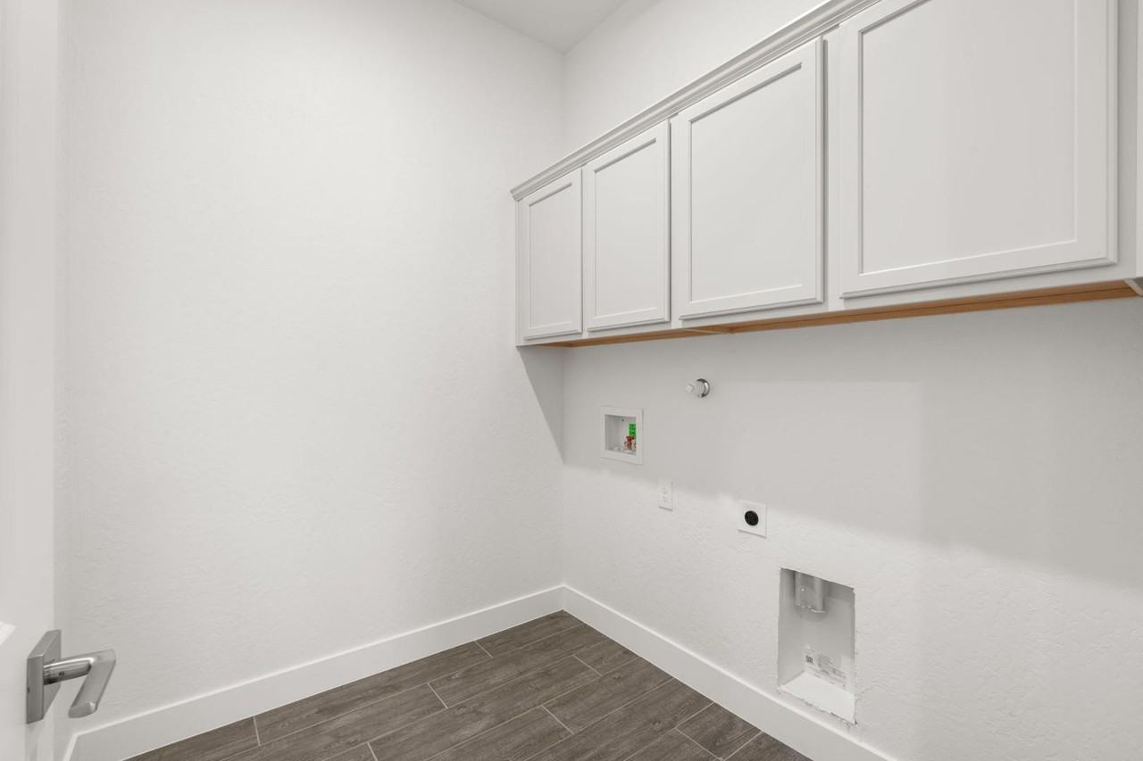 4425 George Loop Ne - Photo 7 of 29