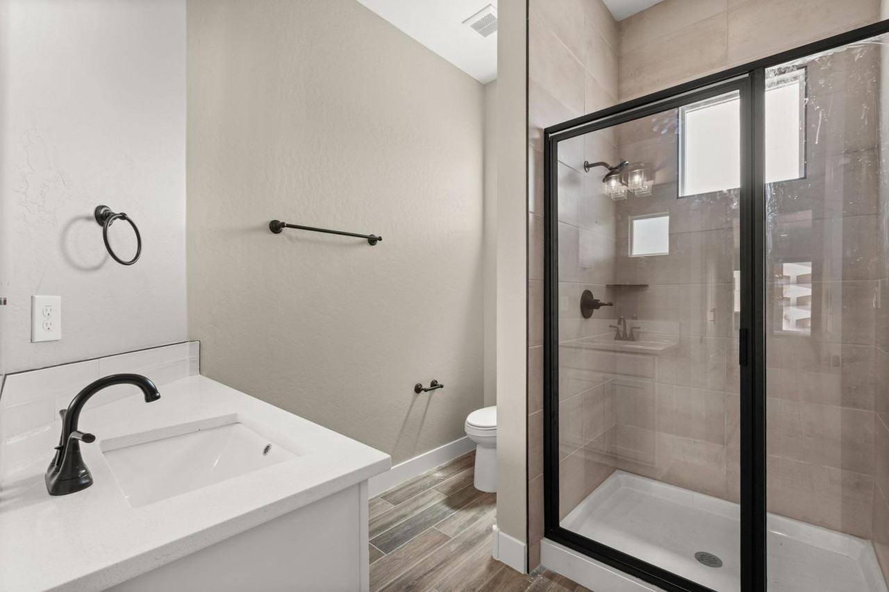 4429 George Loop Ne - Photo 3 of 34