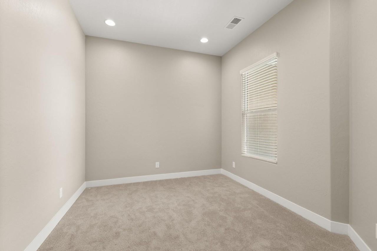 4429 George Loop Ne - Photo 7 of 34