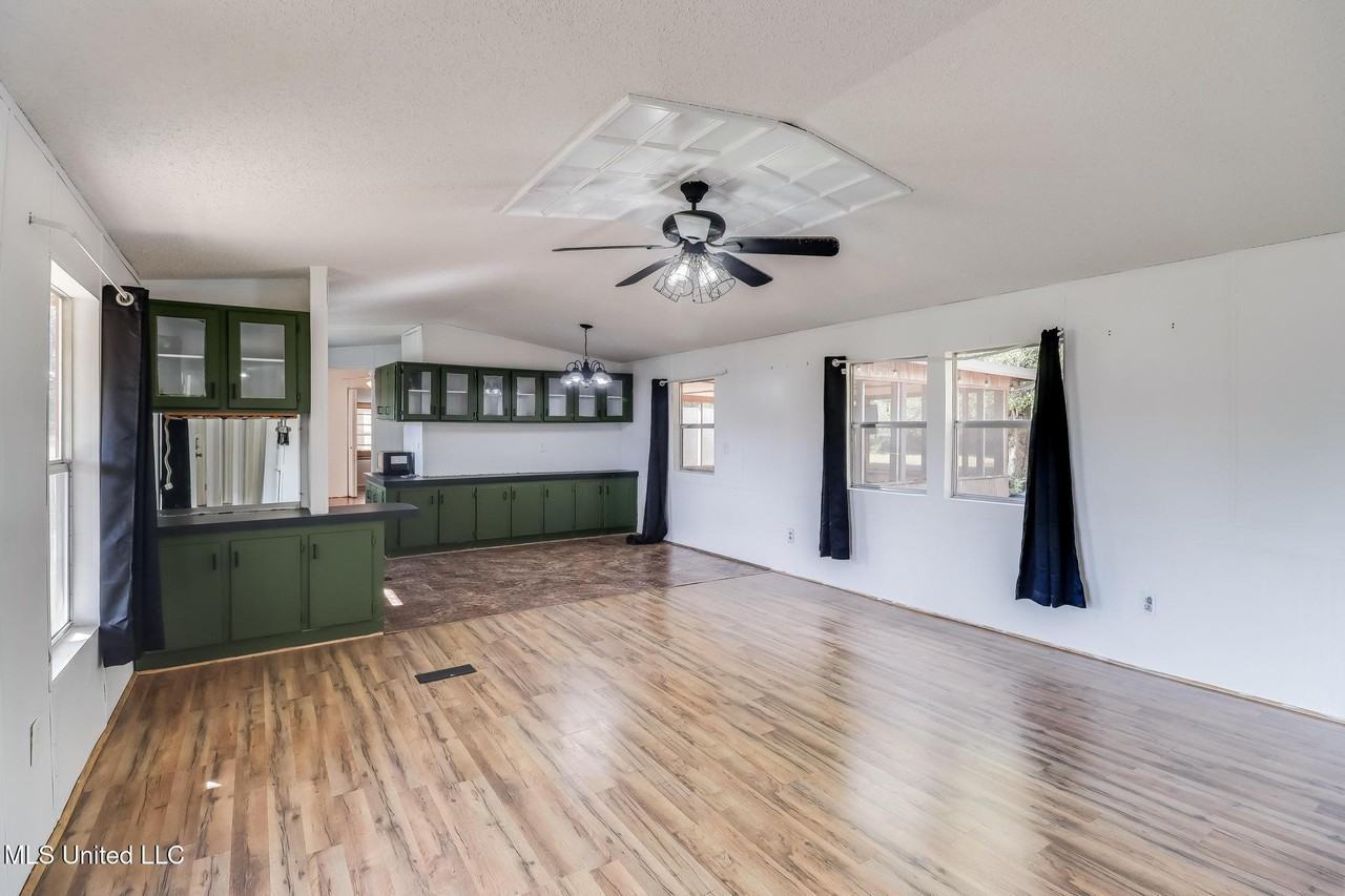 11300 Max Bryant Rd - Photo 3 of 26