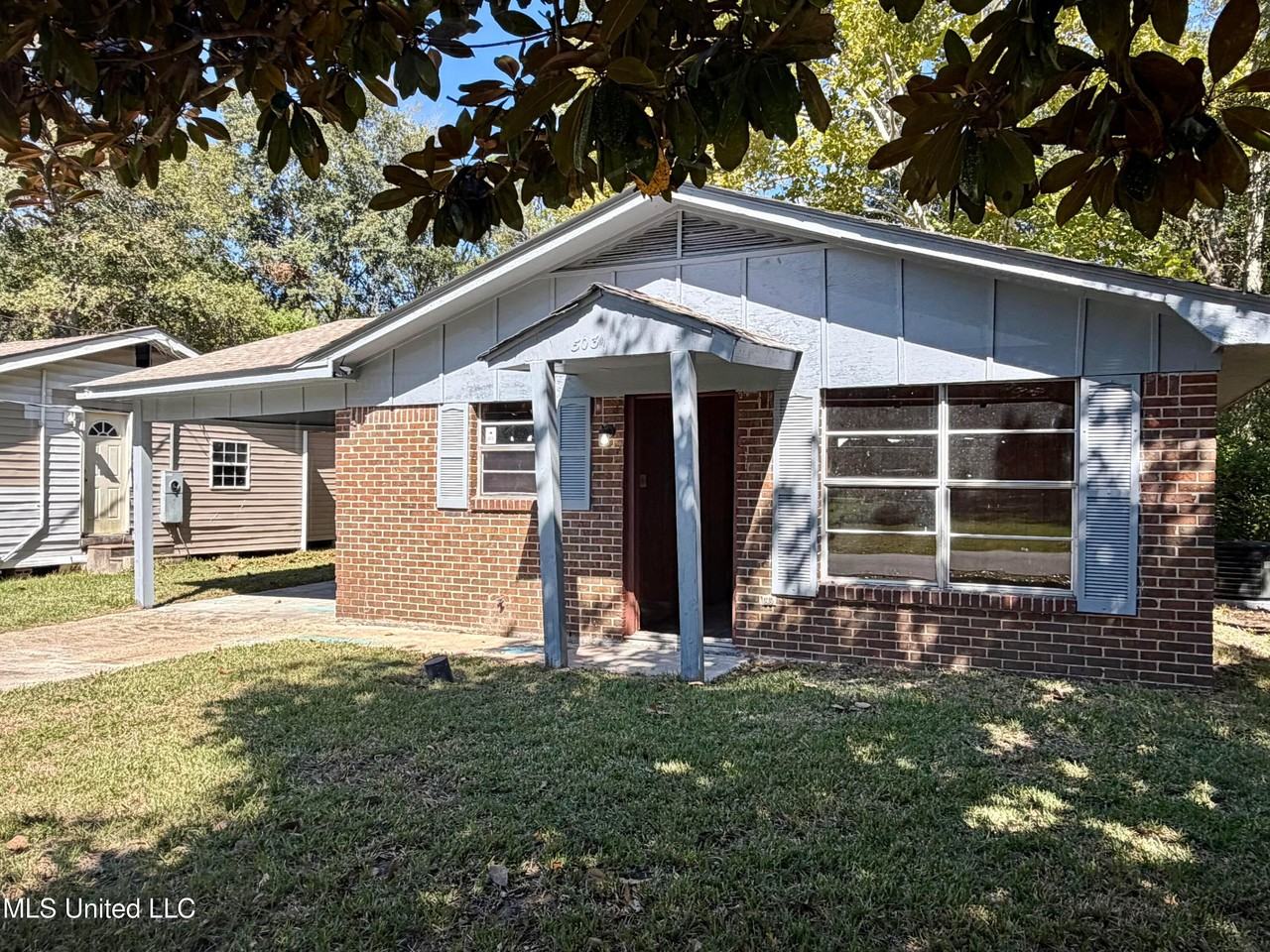 5031 Community Ave - Photo 3 of 12