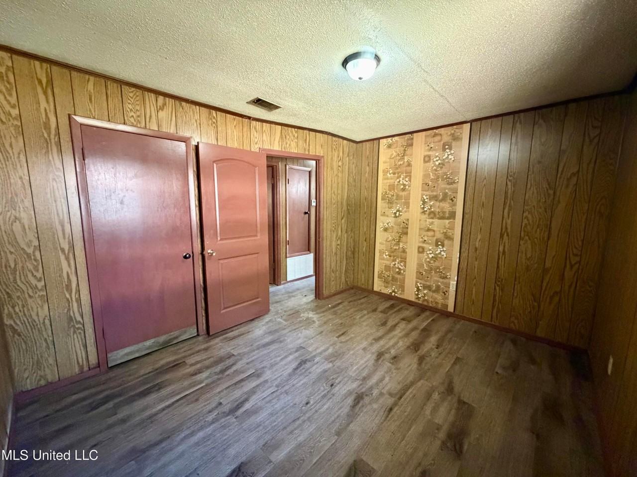 5031 Community Ave - Photo 7 of 12