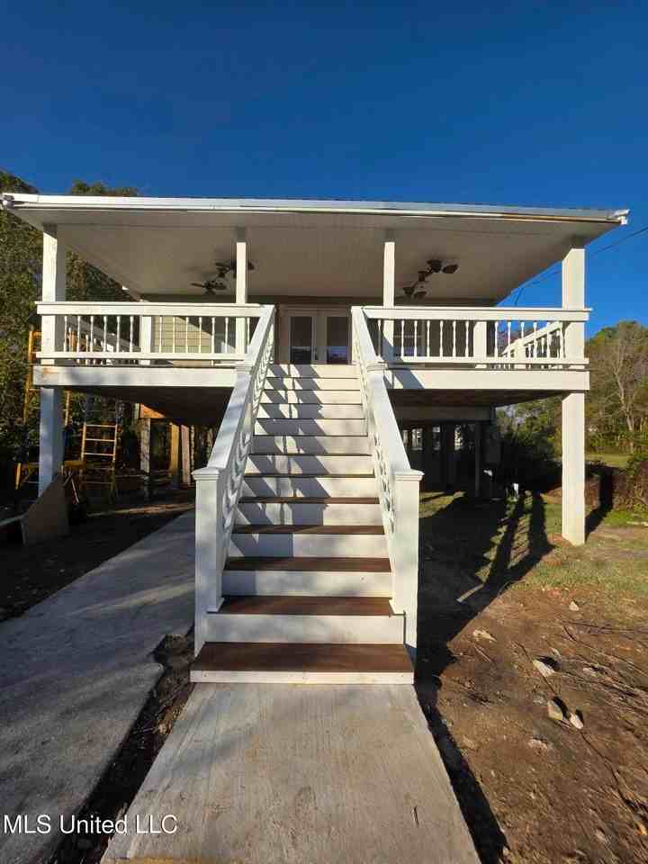 412 Roberts St - Photo 2 of 23