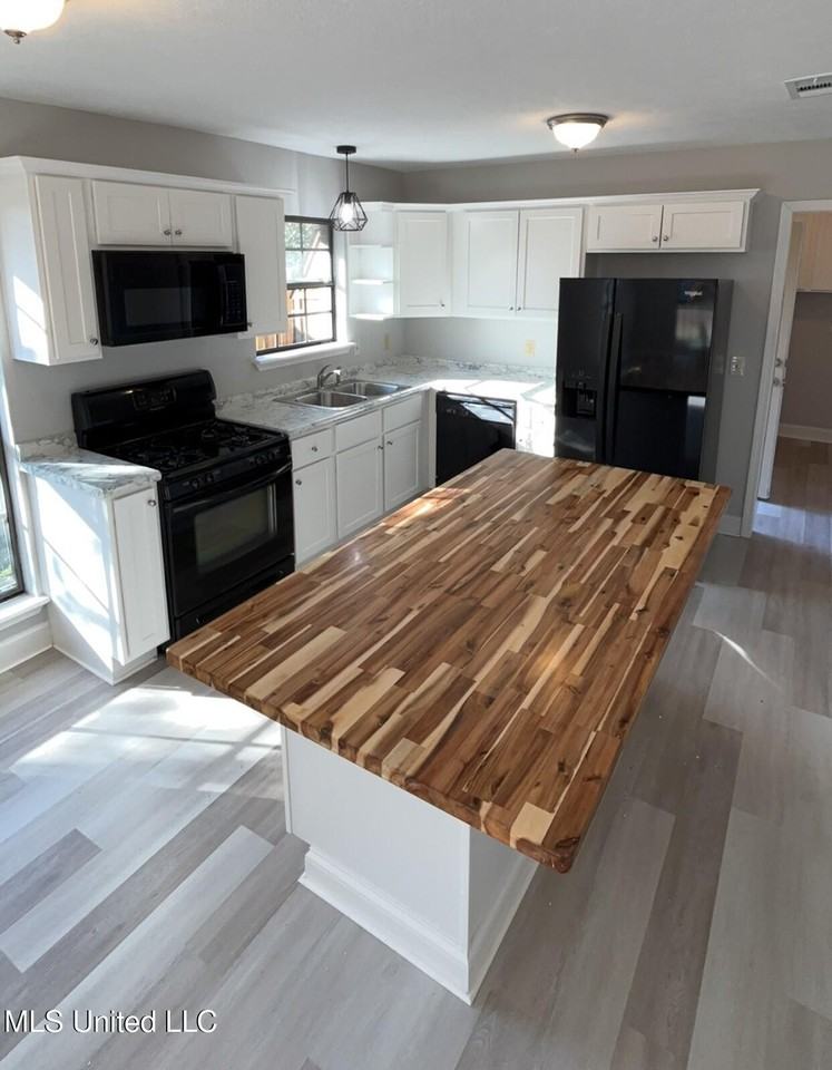 924 S College St - Photo 4 of 18