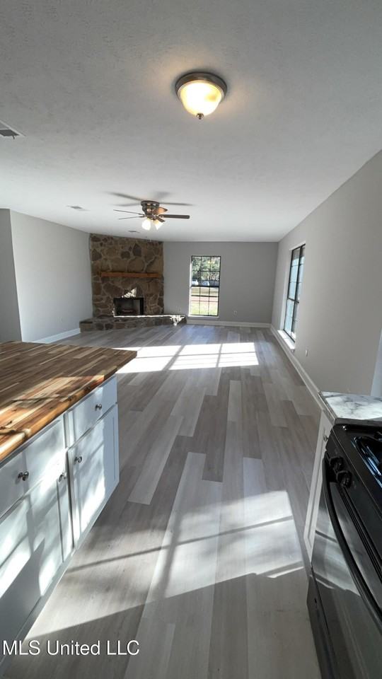 924 S College St - Photo 5 of 18