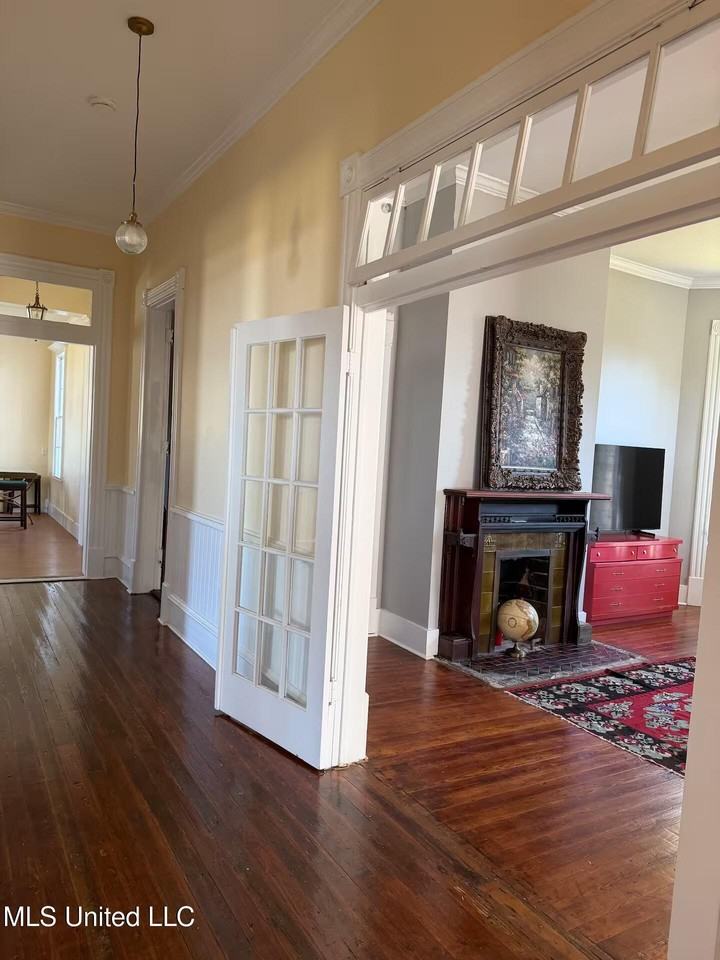 300 Linton Ave - Photo 3 of 17