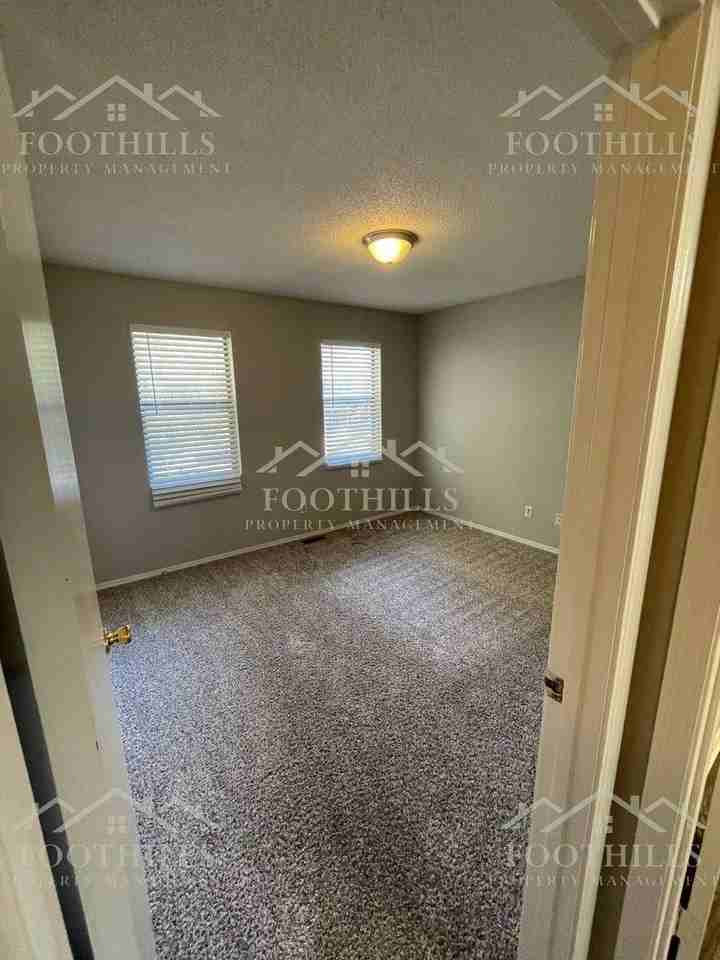 104 Woodland Dr - Photo 3 of 10