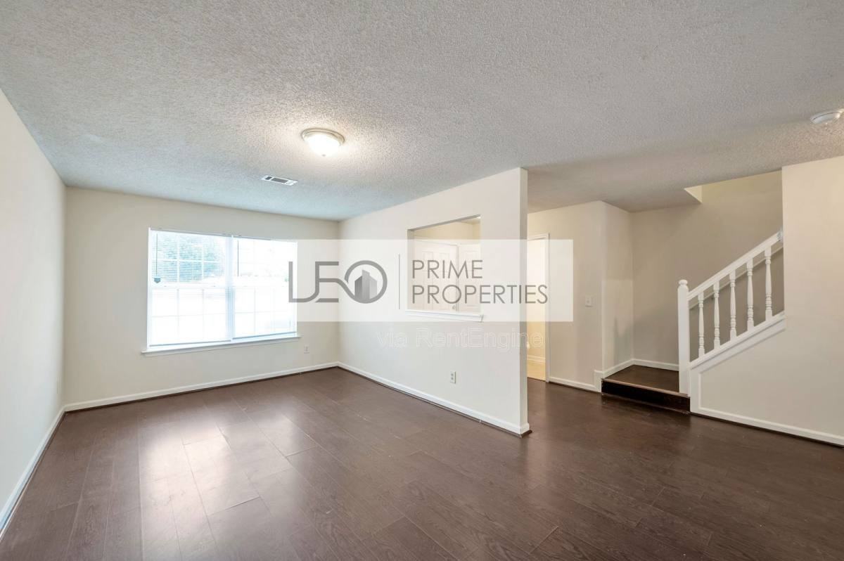 950 Parkway Rd - Photo 2 of 10